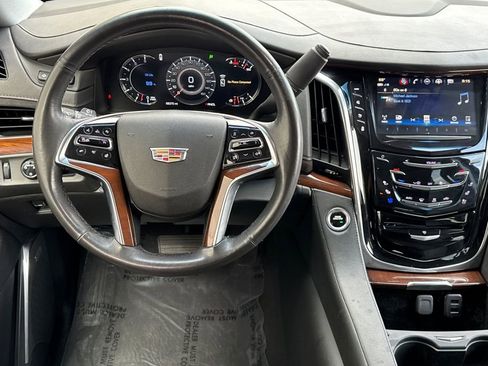 Used 2019 Cadillac Escalade Premium Luxury RWD image 16