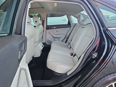 Used 2019 Volkswagen Jetta SE w/ Cold Weather Package FWD image 17