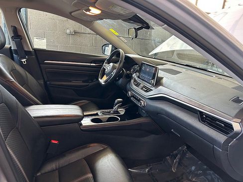 Used 2023 Nissan Altima 2.5 SR FWD image 11