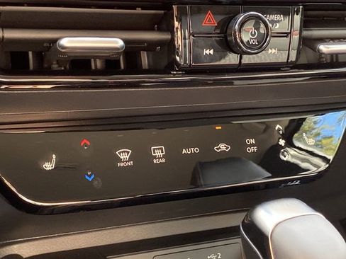 New 2026 Nissan Kicks SR w/ Cold Weather Package image 17