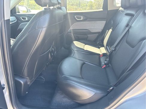 Used 2022 Jeep Compass Latitude AWD/4WD image 10