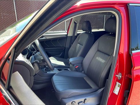 Certified 2023 Volkswagen Tiguan SE FWD image 24