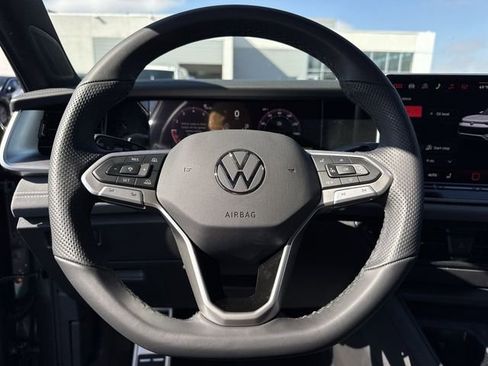 New 2026 Volkswagen Tiguan SE R-Line FWD image 17