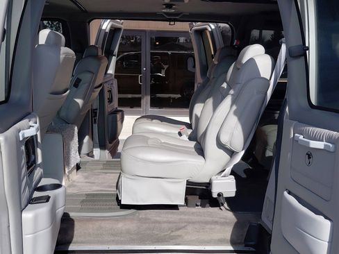 Used 2005 GMC Savana 1500 AWD w/ Preferred Equipment Group image 10