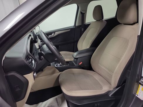 Used 2021 Ford Escape SE image 13