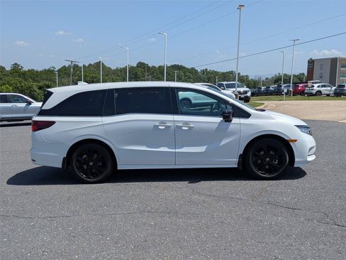 Certified 2024 Honda Odyssey Sport image 4