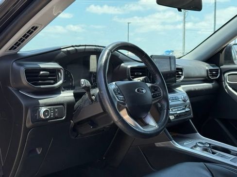 Used 2022 Ford Explorer XLT w/ Equipment Group 202A RWD image 12