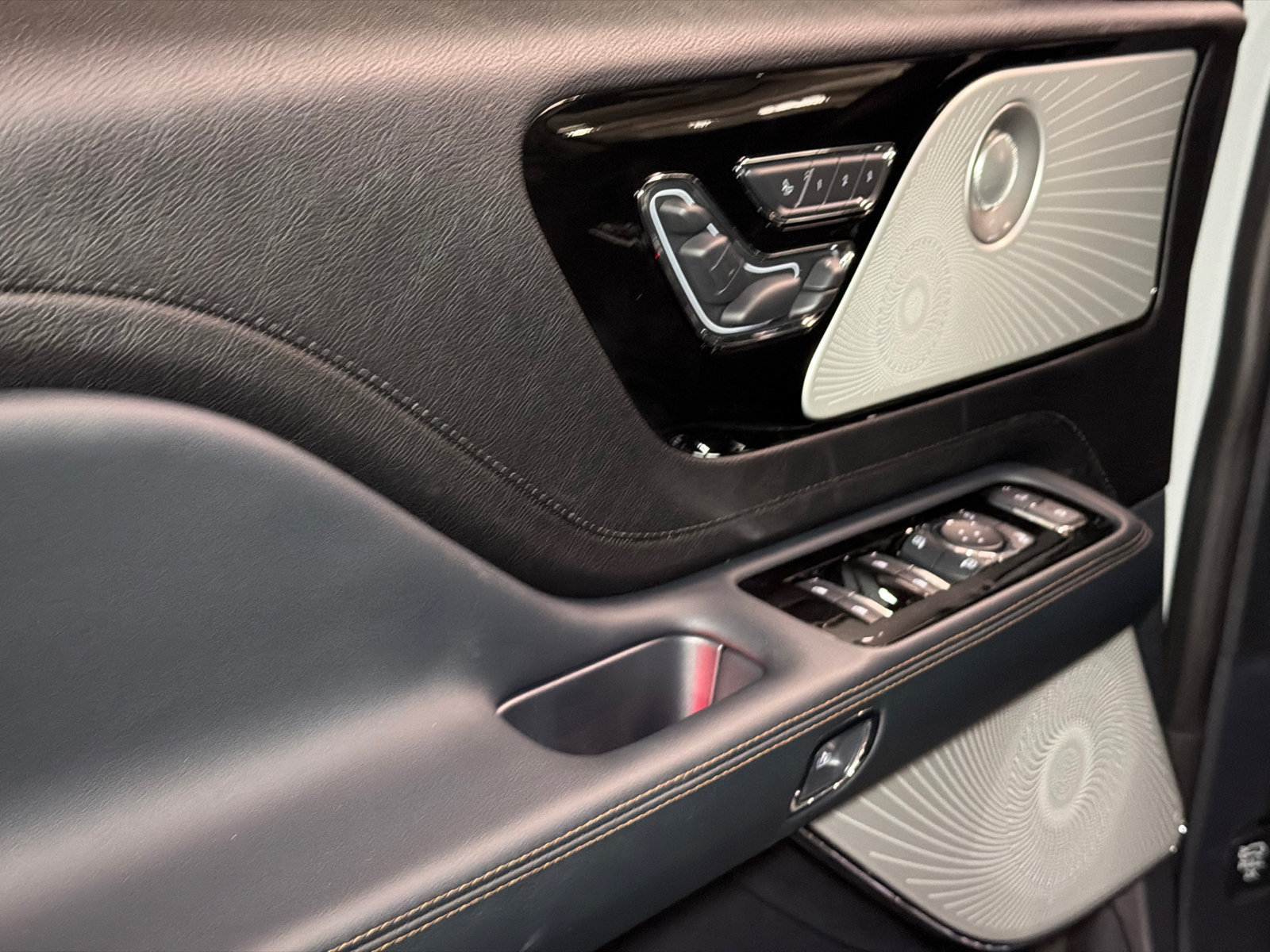New 2027 Lincoln Aviator Reserve AWD/4WD image 19