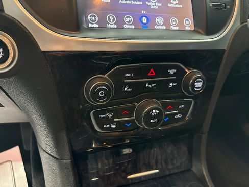 Used 2019 Chrysler 300 Limited w/ Safetytec Plus Group AWD/4WD image 18
