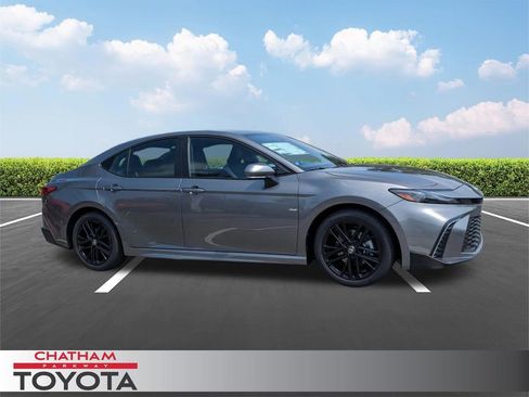 New 2026 Toyota Camry SE FWD image 1