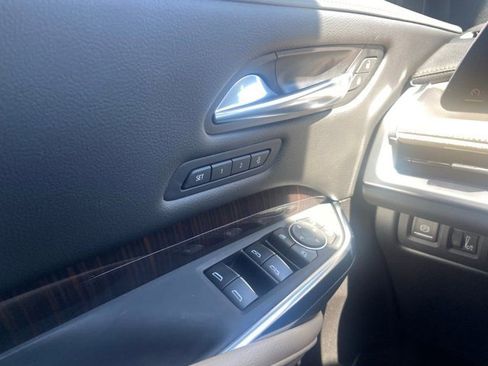 Certified 2025 Cadillac XT4 Premium Luxury image 22