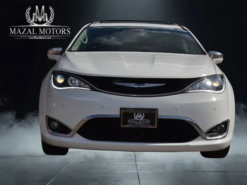 Used 2017 Chrysler Pacifica Limited FWD image 6