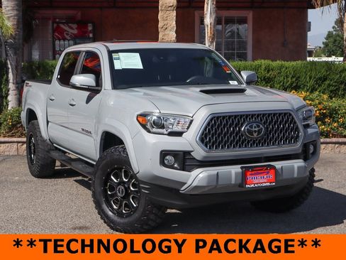 Used 2019 Toyota Tacoma TRD Sport image 2