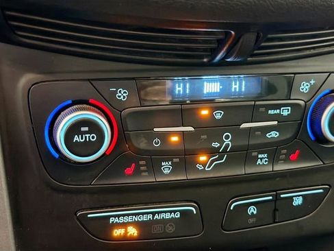 Used 2018 Ford Escape SE image 17