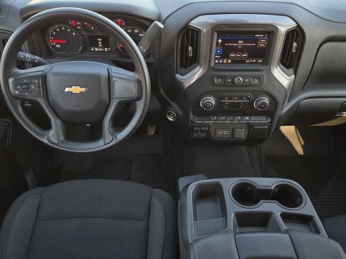 Used 2024 Chevrolet Silverado 2500 Custom w/ Custom Convenience Package image 9