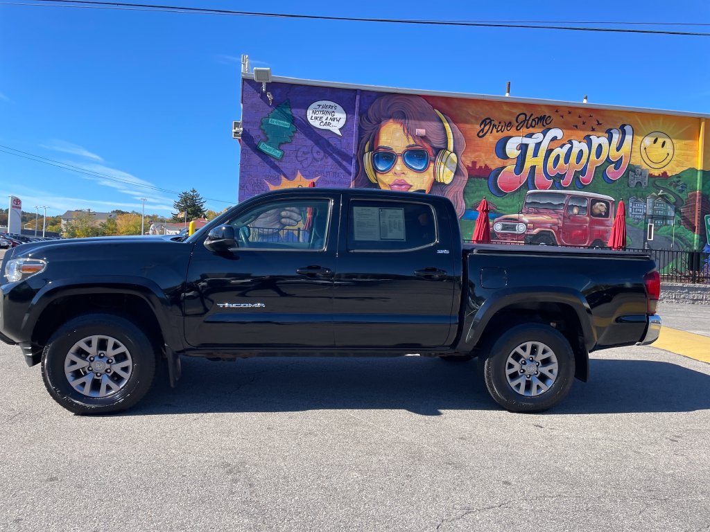 Used 2019 Toyota Tacoma SR5 AWD/4WD image 2