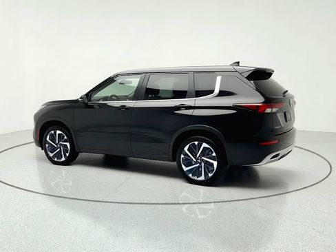 Used 2024 Mitsubishi Outlander SE AWD/4WD image 3
