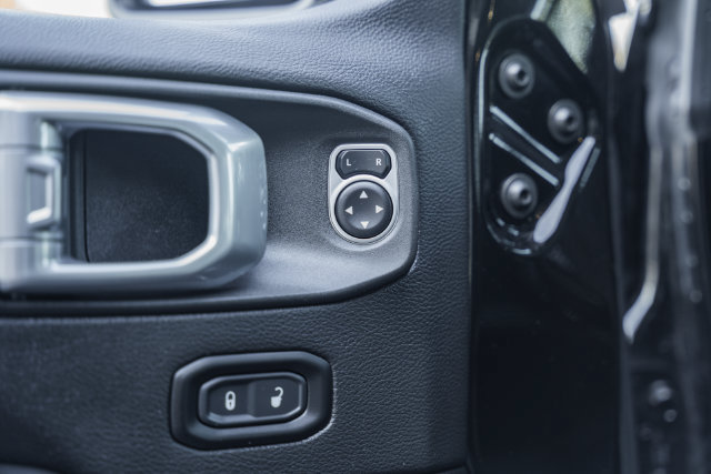 Used 2020 Jeep Gladiator Overland AWD/4WD image 41