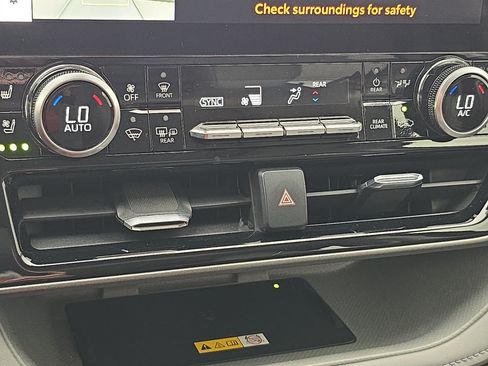Used 2023 Toyota Highlander Limited FWD image 24