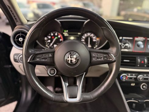 Used 2020 Alfa Romeo Giulia w/ Nero Edizione image 17