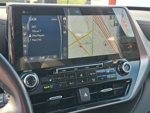 Used 2021 Toyota Highlander Platinum FWD image 17