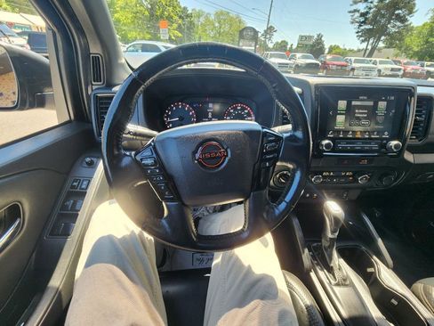 Used 2022 Nissan Frontier PRO-4X w/ Pro-4X Premium Package AWD/4WD image 17