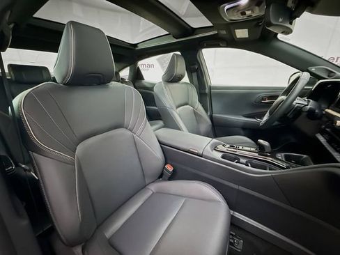 Used 2025 Toyota Crown Platinum image 29