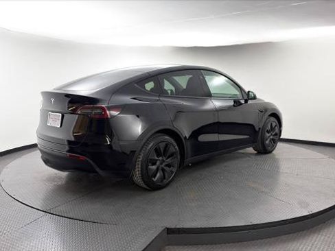 Used 2024 Tesla Model Y Long Range RWD image 7
