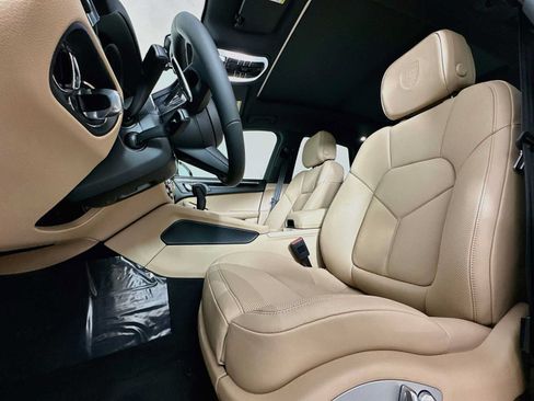 New 2026 Porsche Macan AWD/4WD image 5