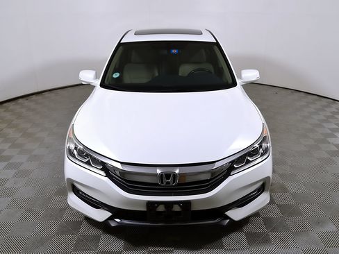 Used 2017 Honda Accord EX-L image 4