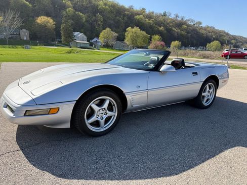 Used 1996 Chevrolet Corvette Convertible RWD image 9