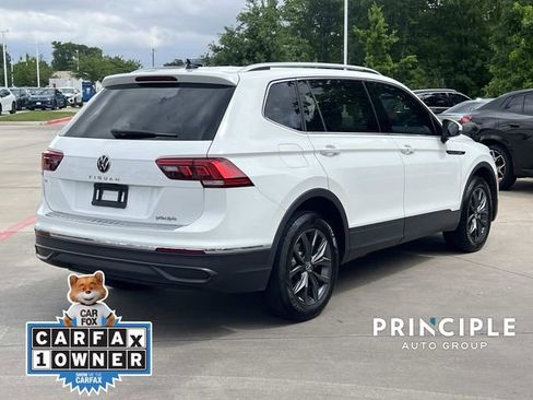 Used 2022 Volkswagen Tiguan SE w/ Panoramic Sunroof Package image 11