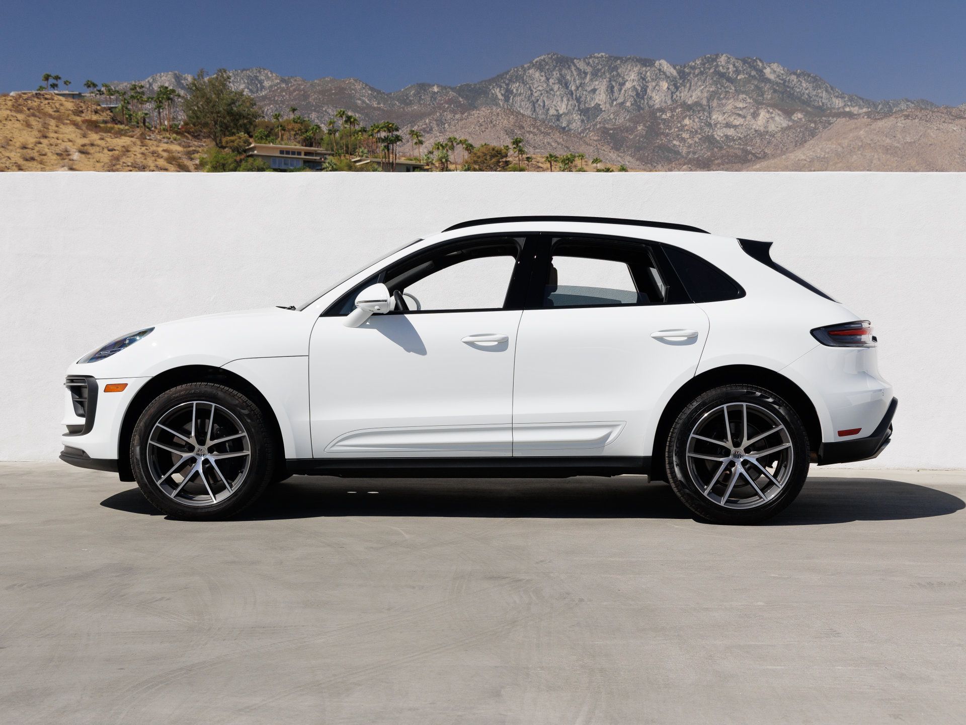 Used 2026 Porsche Macan AWD/4WD image 2