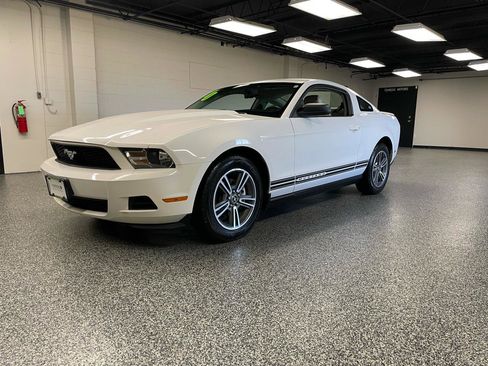 Used 2010 Ford Mustang Coupe RWD image 9