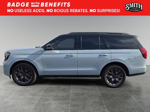 Used 2025 Ford Expedition Platinum w/ Stealth Performance Package AWD/4WD image 7