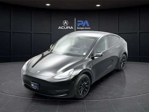 Used 2024 Tesla Model Y 2WD image 35