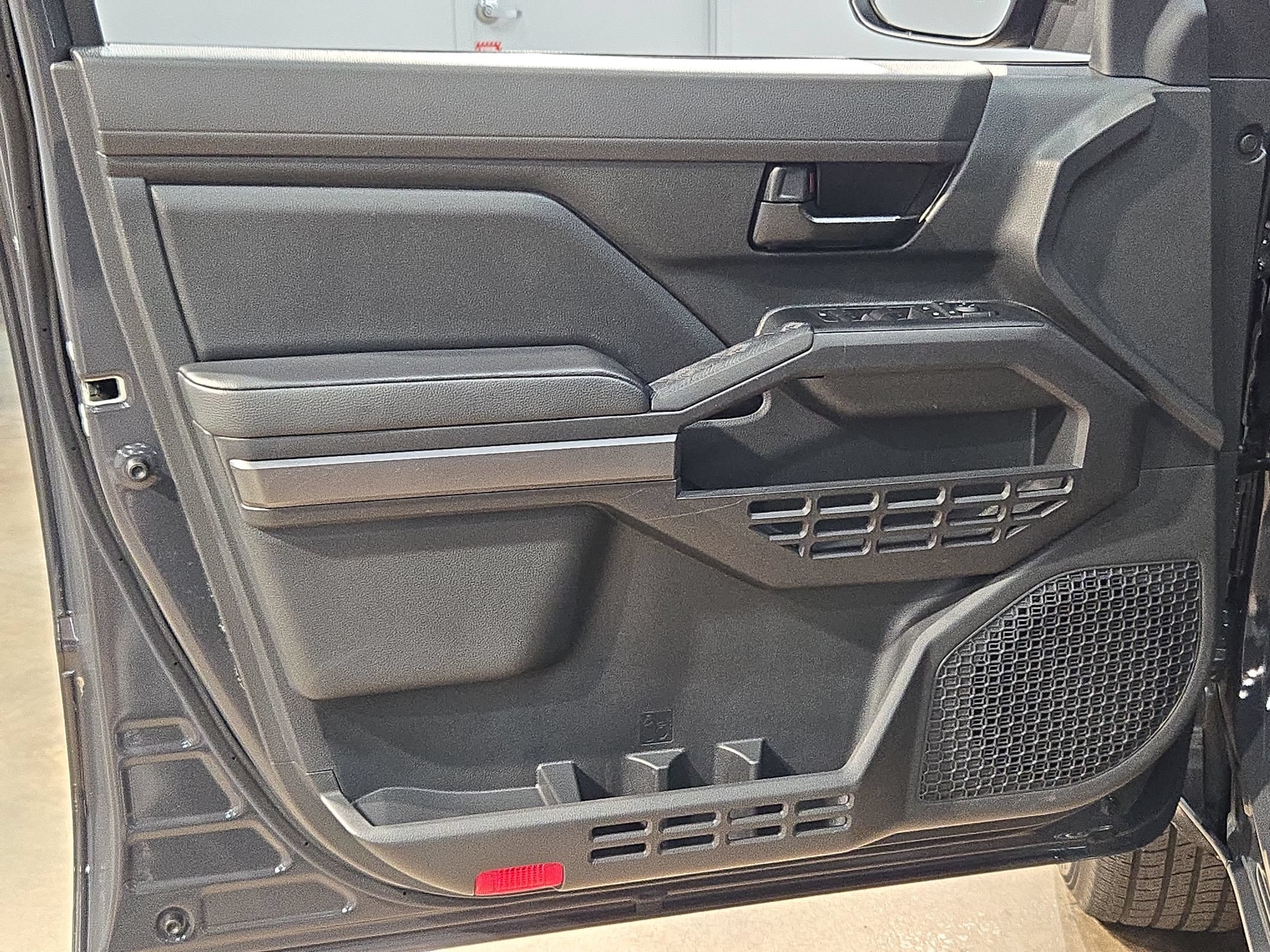 Certified 2025 Toyota Tacoma SR5 AWD/4WD image 20