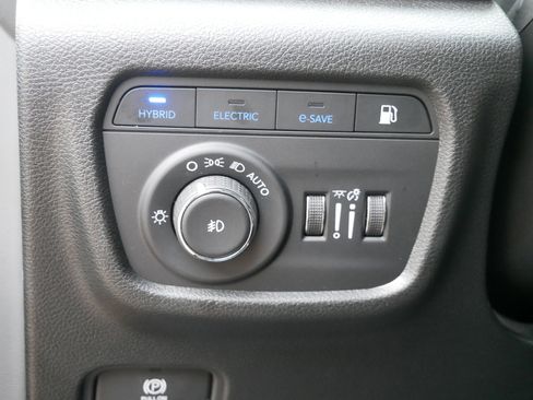 Used 2025 Jeep Grand Cherokee Limited 4xe image 17