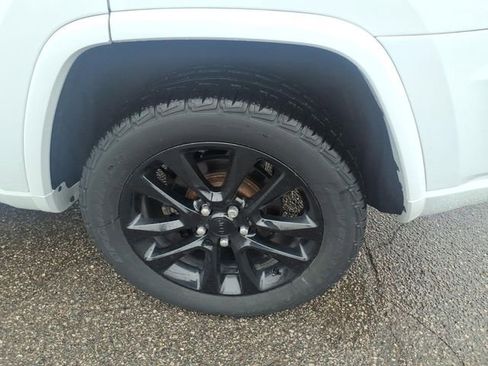 Used 2018 Jeep Grand Cherokee Altitude image 10