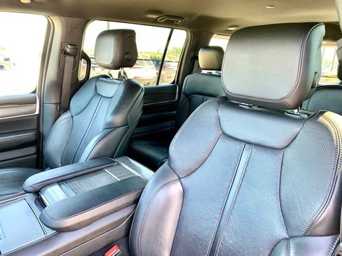 Used 2024 Jeep Wagoneer Series III AWD/4WD image 12