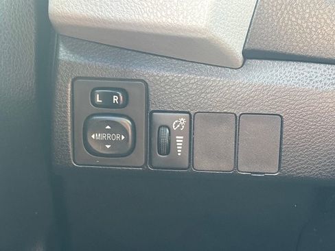 Used 2015 Toyota Corolla LE image 22