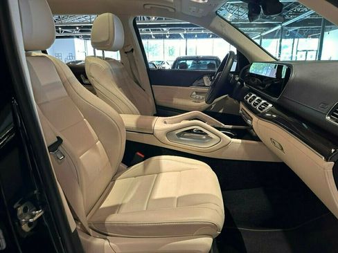 Used 2024 Mercedes-Benz GLS 450 4MATIC image 29