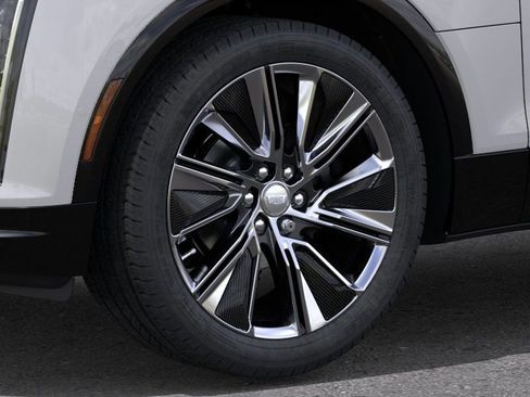 New 2025 Cadillac Lyriq Luxury w/ Nappa Leather Package RWD image 9
