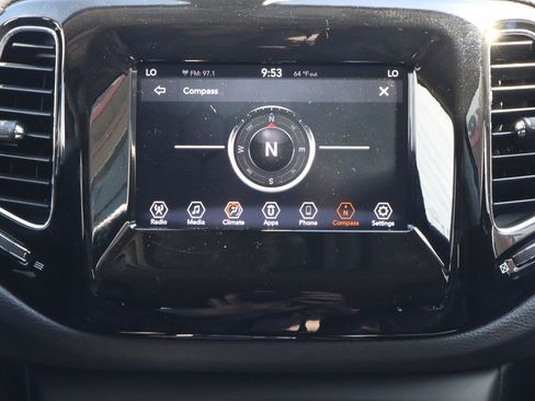 Used 2019 Jeep Compass Latitude FWD image 18