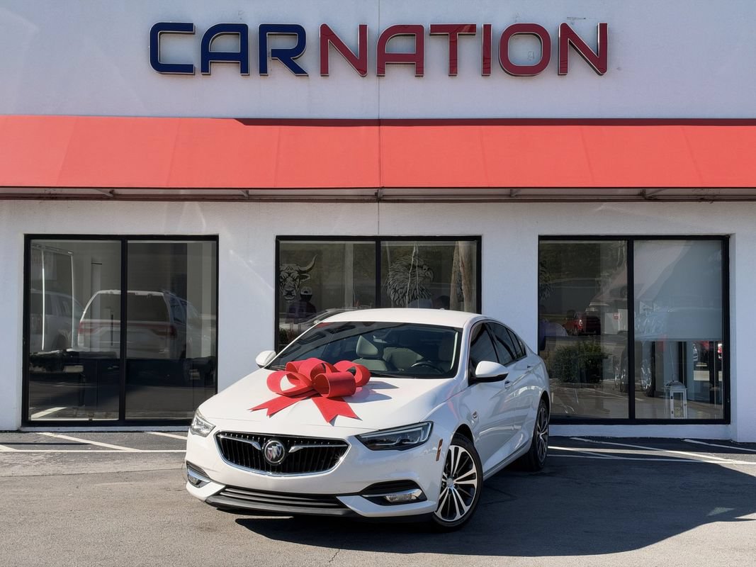 Used 2018 Buick Regal Essence w/ Driver Confidence Package #1 FWD image 2