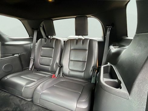 Used 2014 Ford Explorer XLT w/ Equipment Group 202A image 18