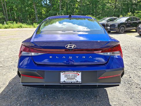 Used 2025 Hyundai Elantra SEL w/ Cargo Package FWD image 23