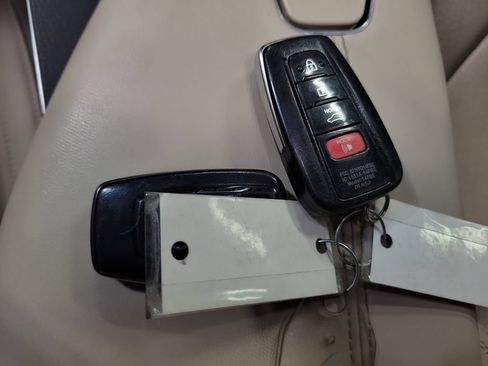 Used 2019 Toyota Avalon Limited w/ Advanced Safety Package FWD image 21