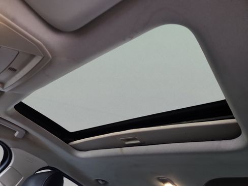Used 2015 Ford Focus SE w/ Reverse Sensing Package FWD image 24