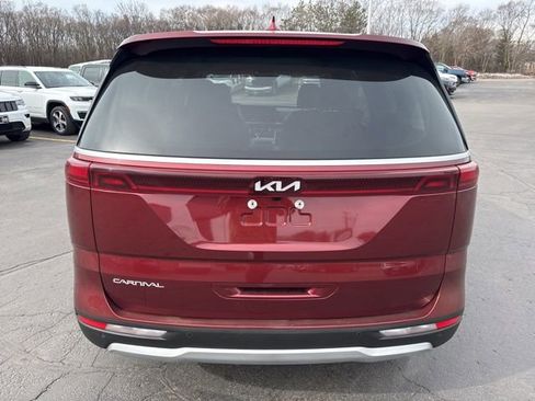 Used 2024 Kia Carnival LX image 8